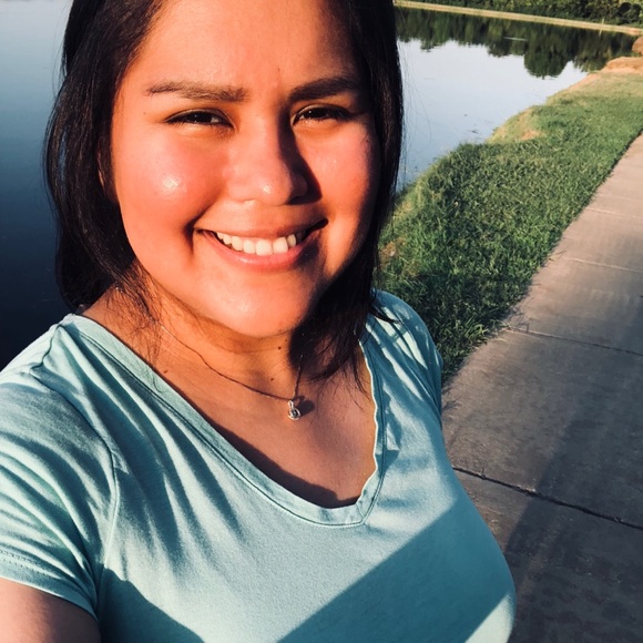 Meet your Posher, Yuli - Picture 2 of 3